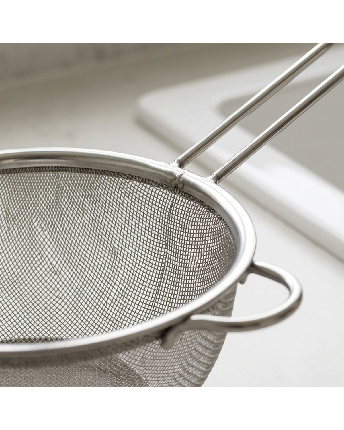 Zilfa Fine Mesh Stainless Colander with Long Handle 20 cm - Detail view